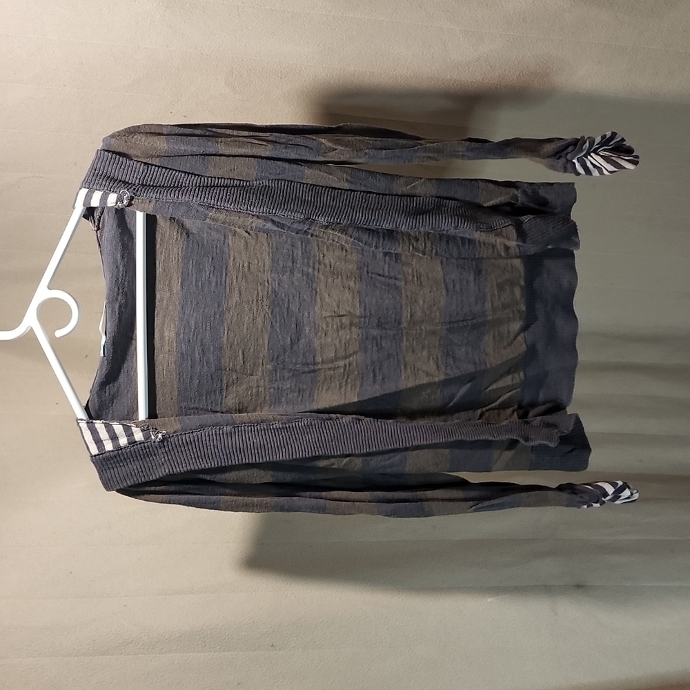 3/$10 Maurices Light Weight Long Sleeve Sweater Size Medium M